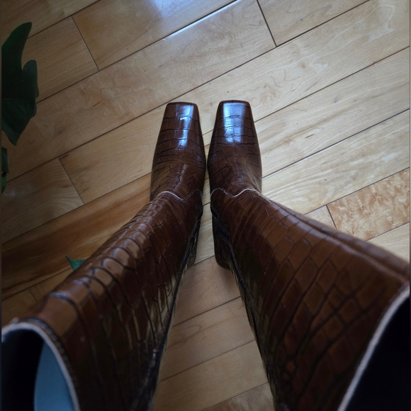 L'Intervalle Elegant Brown Crocodile-Embossed Leather Knee-High Boots - Picture 11 of 11